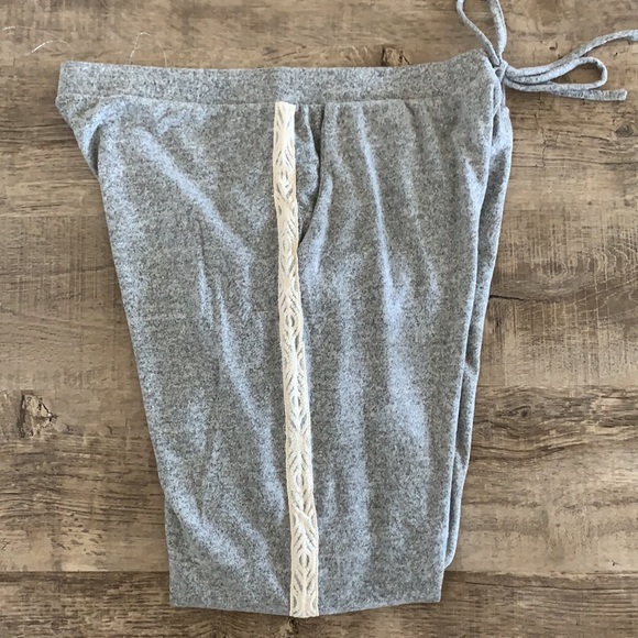 Pj/Lounge set with lace trim ,soft and comfortable - Picture 7 of 14